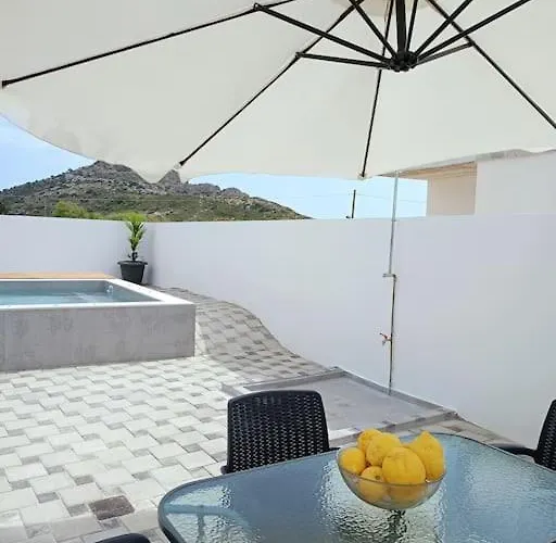 Traounou Bay * Afándu