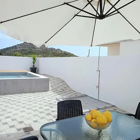 Traounou Bay * Afandu